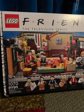 21319 Friends Cafe 1070 pcs NIB